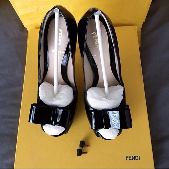 Fendi bow peep toe pumps 🎀🖤 - Picture 2 of 8